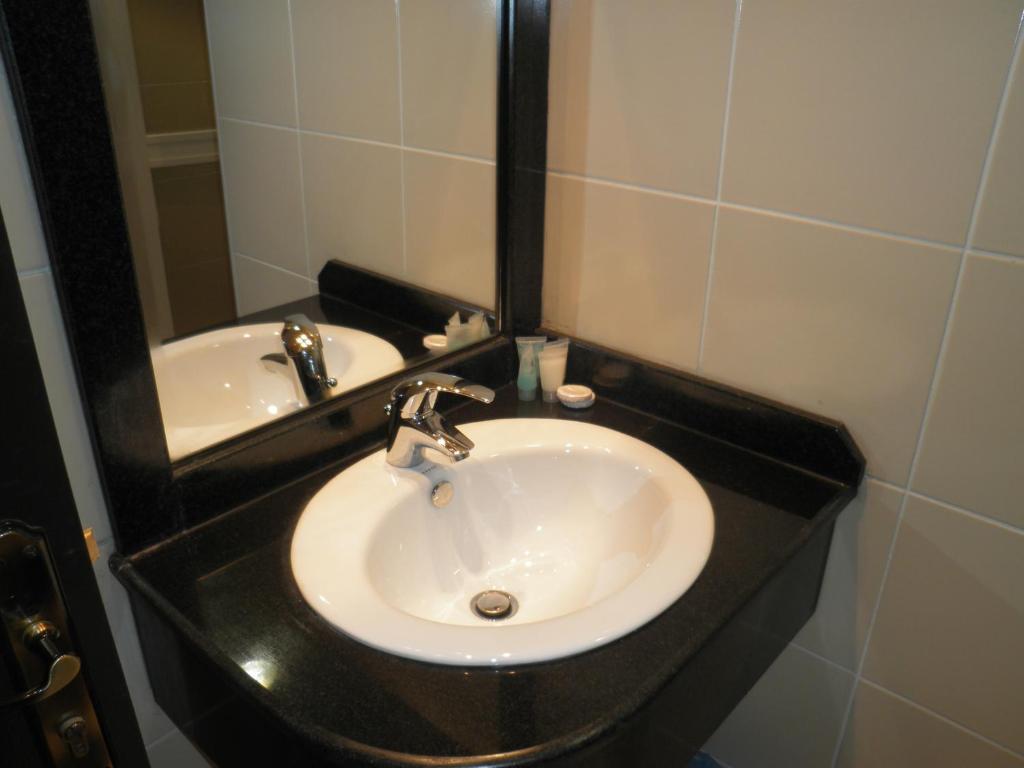 Marina Royal Hotel Suites Kuvait Szoba fotó
